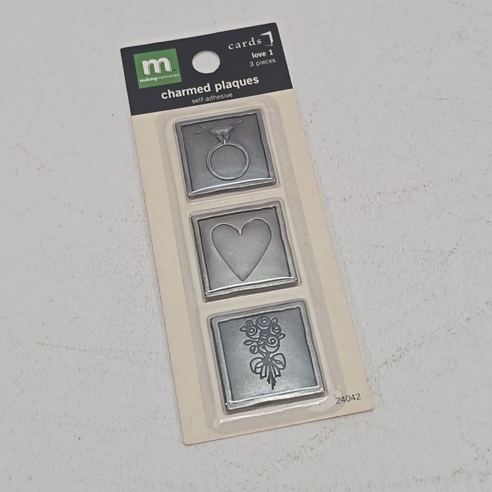 Making Memories Charmed Plaques Self -adhesive 3 pieces -Ring, Heart and Roses